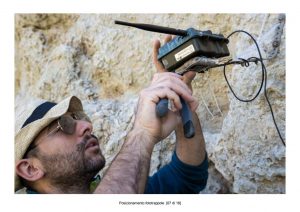 Positioning of camera traps - 07 of 18 (photo: Mathia Coco)